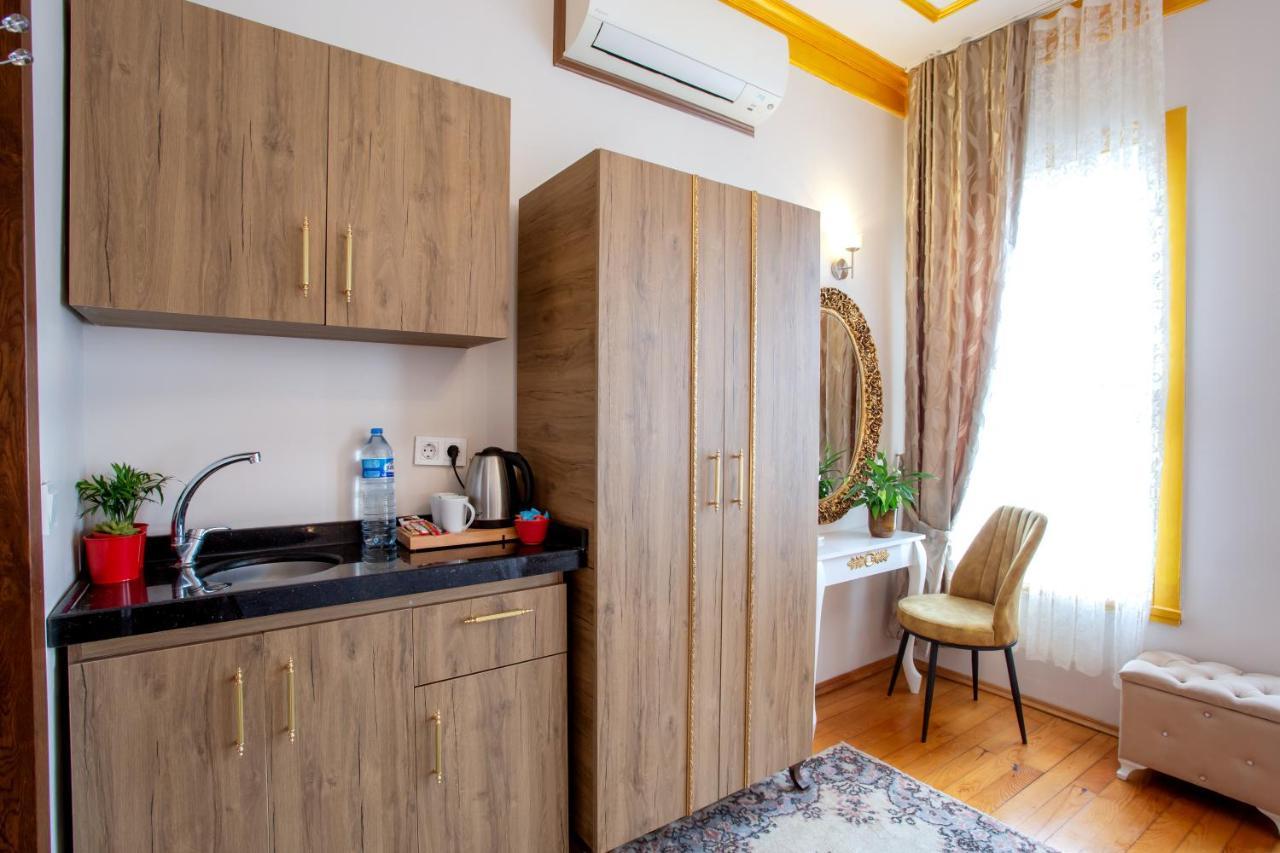 April Hotel Istanbul Exterior photo