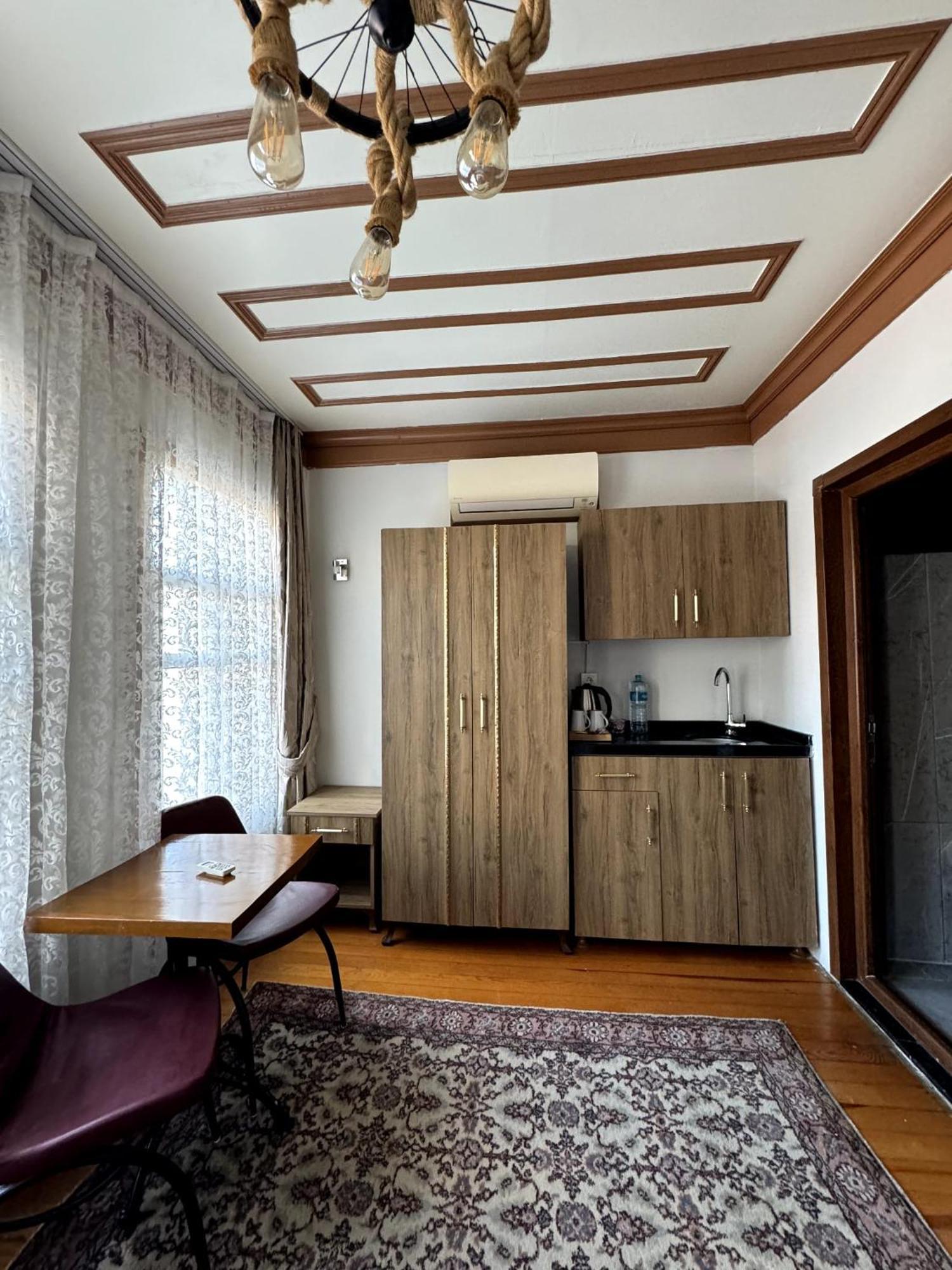 April Hotel Istanbul Exterior photo